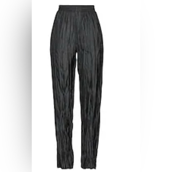 Elegant Black Pleated Women's Pants - Picture 1 of 3